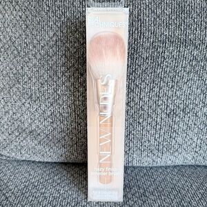 Real Techniques New Nudes Hazy Finish Powder Brush - Light Pink